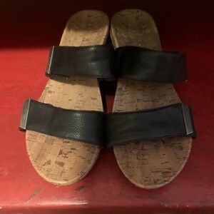 Vionic Women’s Black platform sandals size 10